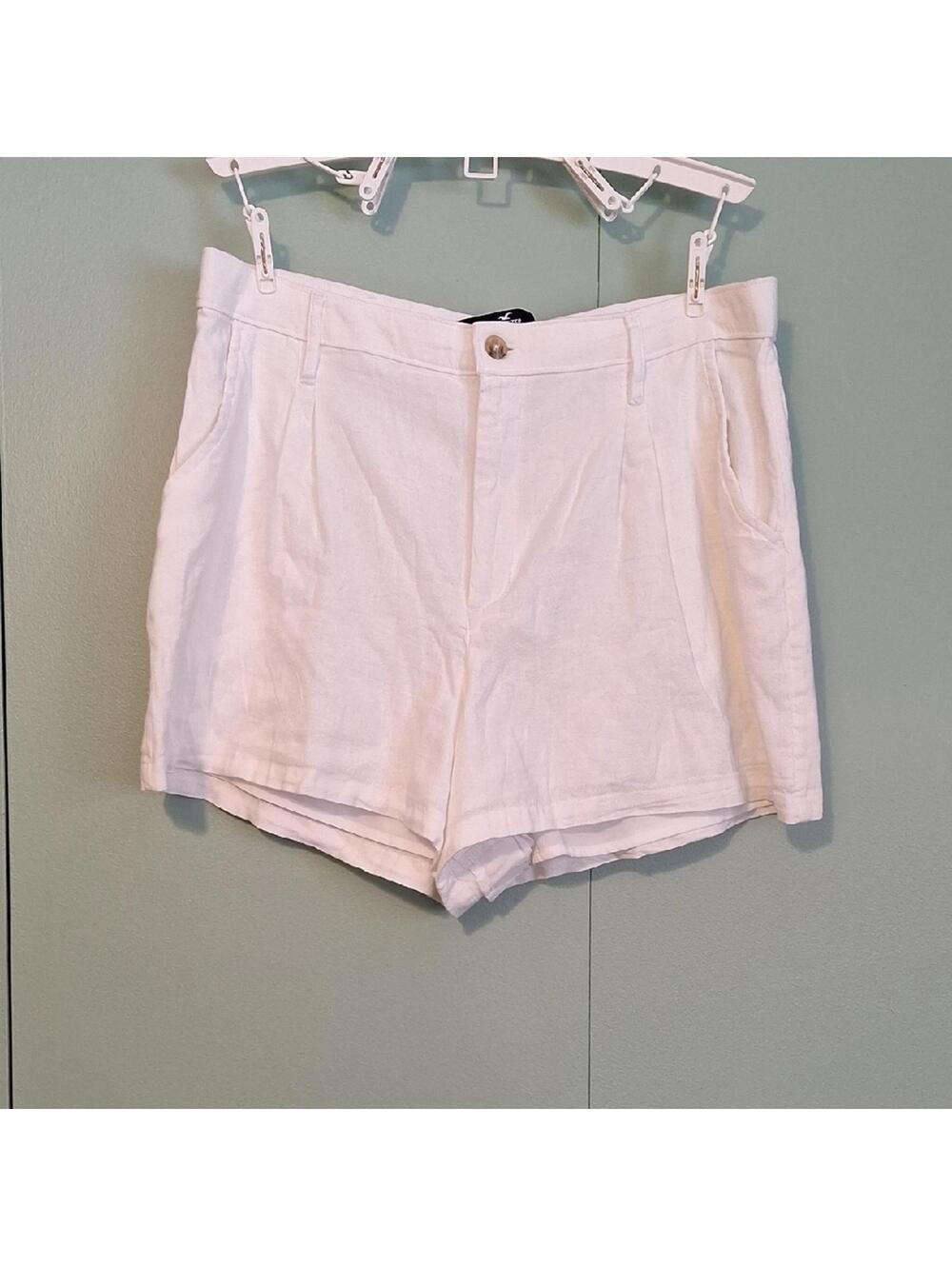 Nwt Hollister White Ultra High Rise Short Size Xl